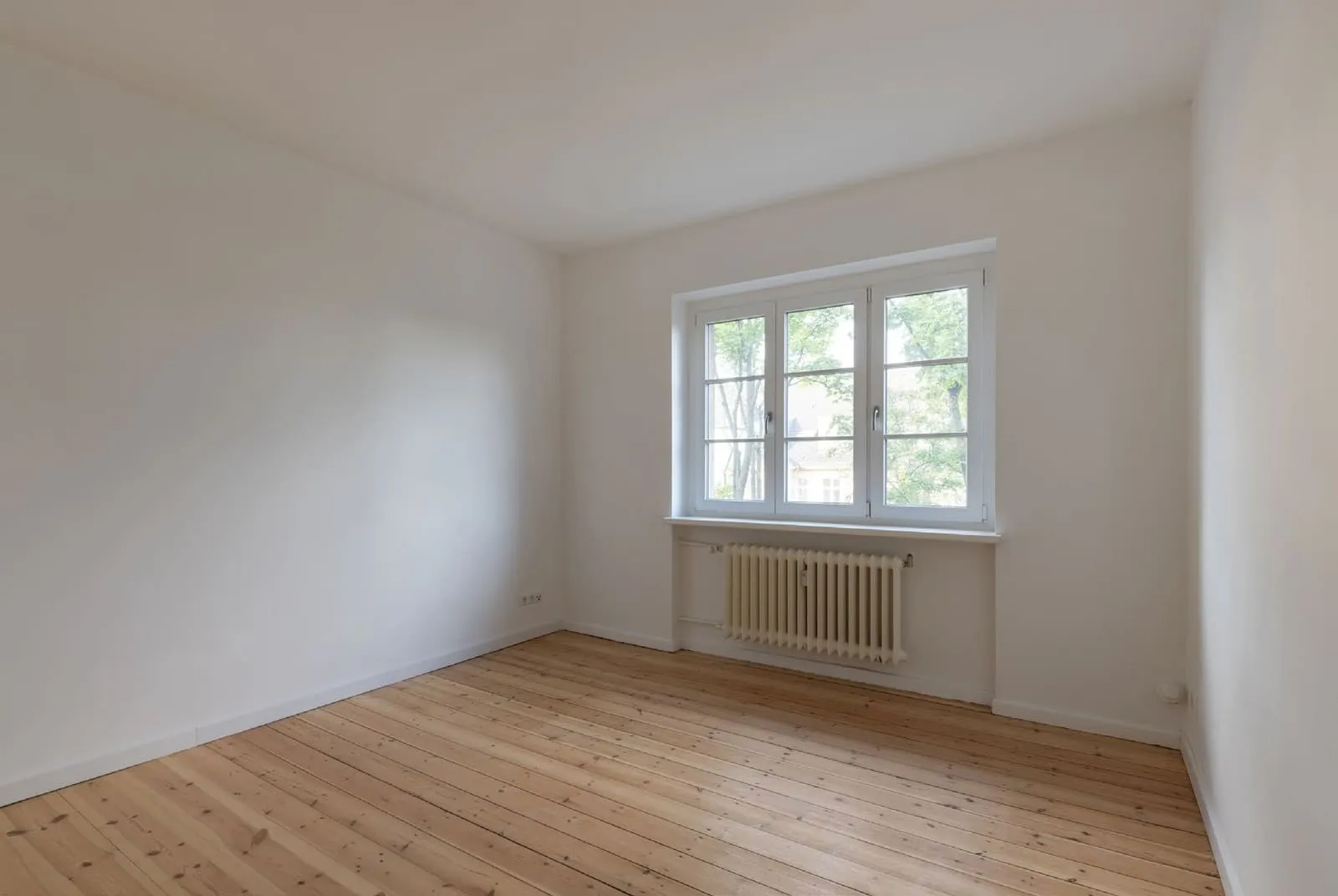 Renovated 3.5-Room Altbau Apartment — photo 2